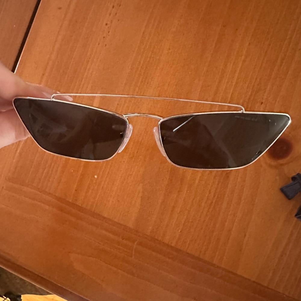 Prada sunglasses - Picture 3 of 10